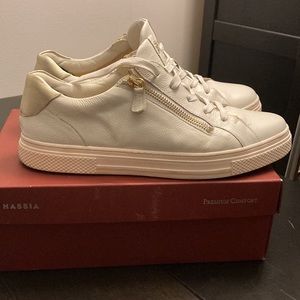 Hassia size 9 white sneakers / gold detail